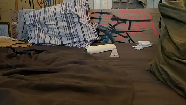 Snapshot of kameray12 chatting on 03/17/25, 01:18 kameray12 online show from 03/17/25, 01:18