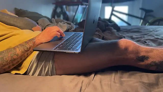 Snapshot of kameray12 chatting on 03/09/25, 01:59 kameray12 online show from 03/09/25, 01:59