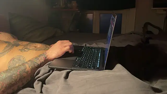 Snapshot of kameray12 chatting on 03/06/25, 04:28 kameray12 online show from 03/06/25, 04:28