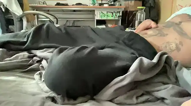 Snapshot of kameray12 chatting on 02/23/25, 07:55 kameray12 online show from 02/23/25, 07:55