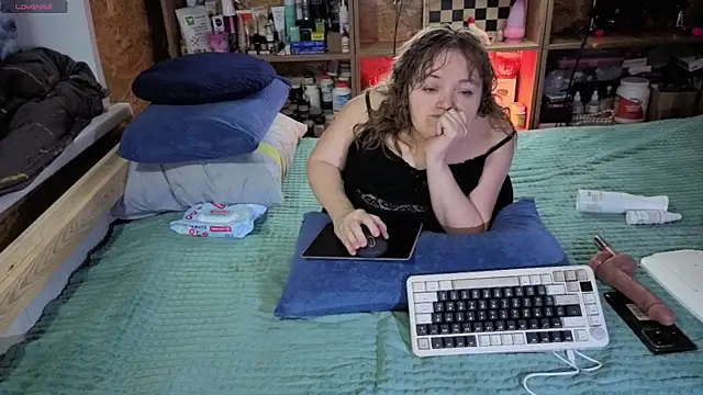 MiniNatalie online show from 11/30/25, 10:38