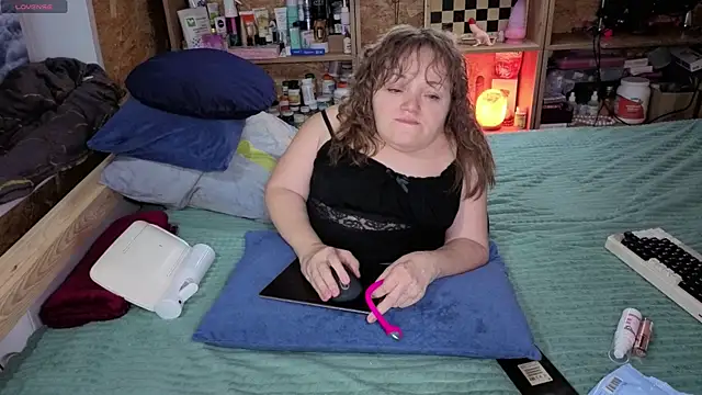 MiniNatalie online show from 12/04/25, 01:43