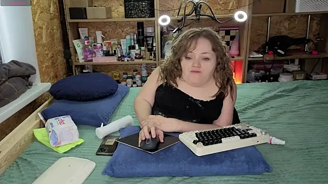 MiniNatalie online show from 12/22/25, 06:24