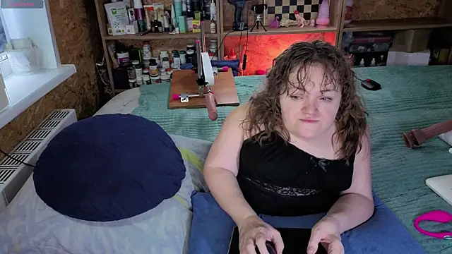 MiniNatalie online show from 11/13/25, 03:21