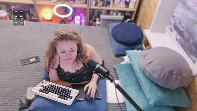 MiniNatalie online show from 04/18/26, 03:36