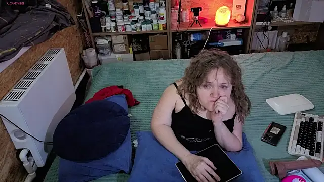 MiniNatalie online show from 11/23/25, 07:29