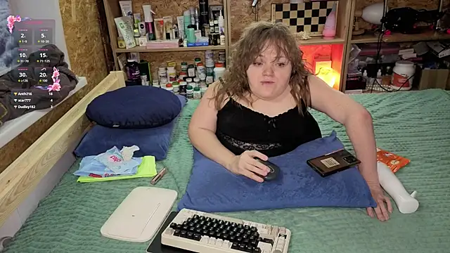 MiniNatalie online show from 12/14/25, 04:23