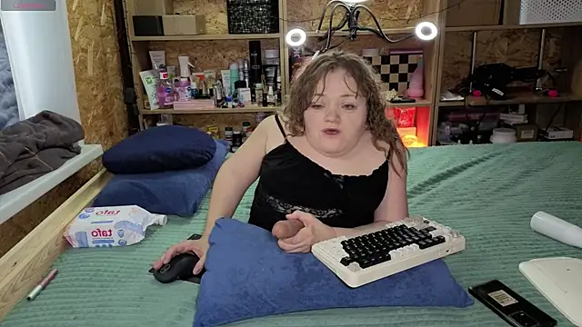 MiniNatalie online show from 12/23/25, 06:34