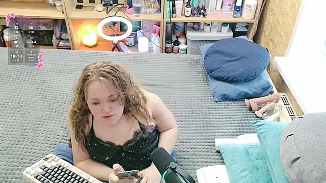 MiniNatalie online show from 04/05/26, 10:22