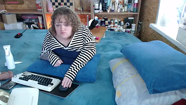 MiniNatalie online show from 10/27/25, 06:47