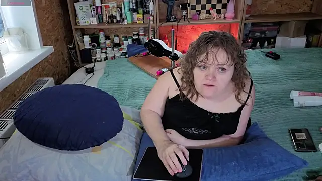 MiniNatalie online show from 11/14/25, 05:33