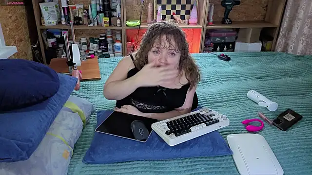 MiniNatalie online show from 11/10/25, 06:29