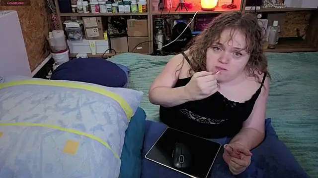 MiniNatalie online show from 11/22/25, 08:57