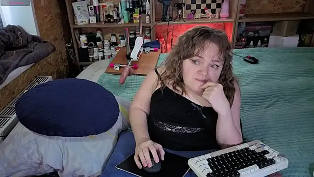 MiniNatalie online show from 11/15/25, 05:22