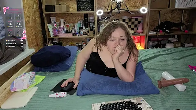 MiniNatalie online show from 12/22/25, 06:30