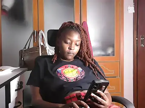 Snapshot of Sweet_mella chatting on 07/13/26, 06:51 Sweet mella online show from 07/13/26, 06:51