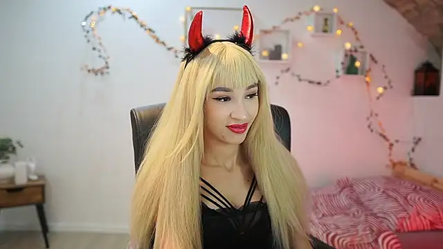 Amai  Liu online show from 10/31/25, 07:10