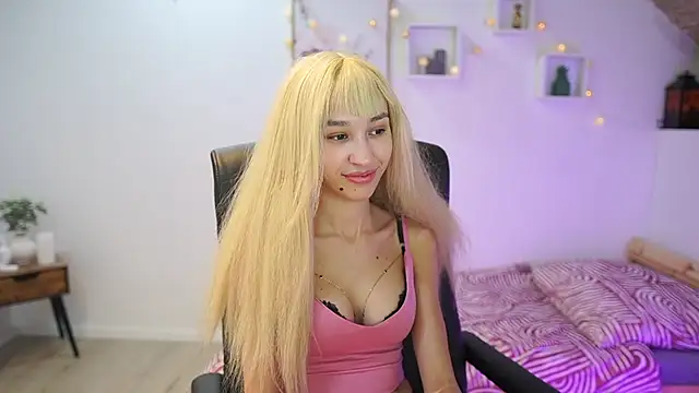 Amai  Liu online show from 11/19/25, 06:52