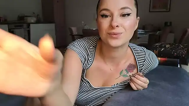 Mia-Minou online show from 09/12/25, 09:31