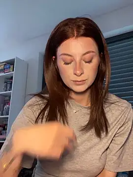 Mia-Minou online show from 04/19/26, 10:05