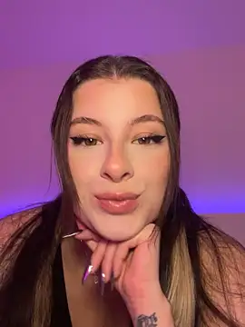 Mia-Minou online show from 11/21/25, 09:19