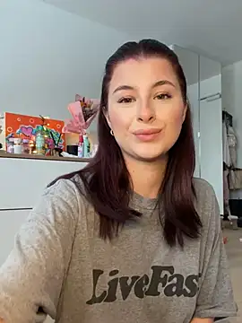 Mia-Minou online show from 01/13/26, 01:04