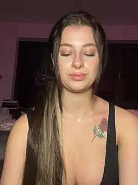 Mia-Minou online show from 11/10/25, 10:26