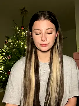 Mia-Minou online show from 11/29/25, 01:06