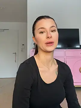 Mia-Minou online show from 02/10/26, 10:58