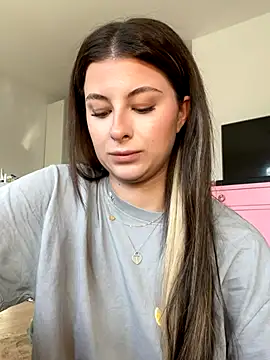 Mia-Minou online show from 11/27/25, 12:49