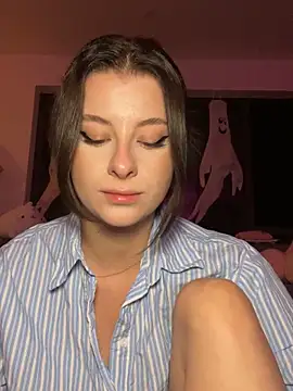 Mia-Minou online show from 10/16/25, 08:39