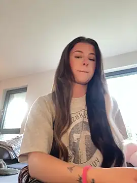 Mia-Minou online show from 11/25/25, 12:38