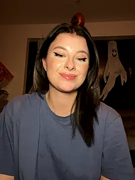 Mia-Minou online show from 10/06/25, 09:04