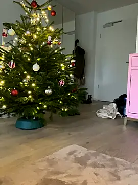 Mia-Minou online show from 12/04/25, 02:05