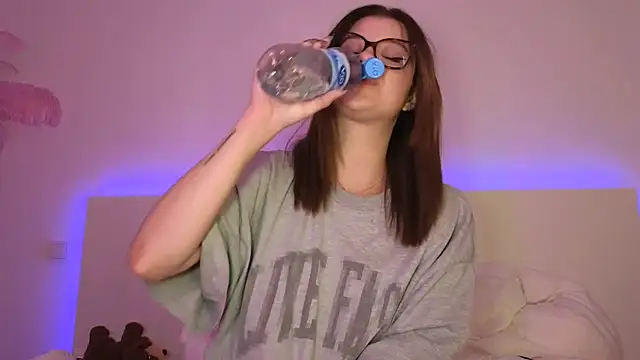 Mia-Minou online show from 09/22/25, 09:43