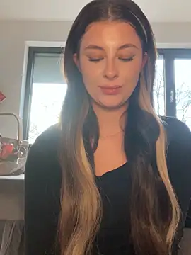 Mia-Minou online show from 11/17/25, 02:32