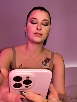 Mia-Minou online show from 10/07/25, 09:21