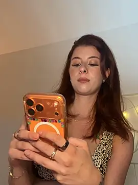 Snapshot of Mia-Minou chatting on 07/12/26, 12:06 Mia-Minou online show from 07/12/26, 12:06