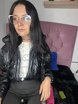 Snapshot of Isabella_21x chatting on 02/24/25, 12:37 Isabella 21x online show from 02/24/25, 12:37