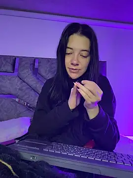 Snapshot of Isabella_21x chatting on 06/29/26, 11:32 Isabella 21x online show from 06/29/26, 11:32