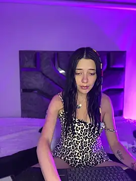 Snapshot of Isabella_21x chatting on 05/24/26, 02:11 Isabella 21x online show from 05/24/26, 02:11