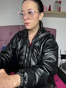 Snapshot of Isabella_21x chatting on 03/11/25, 12:28 Isabella 21x online show from 03/11/25, 12:28