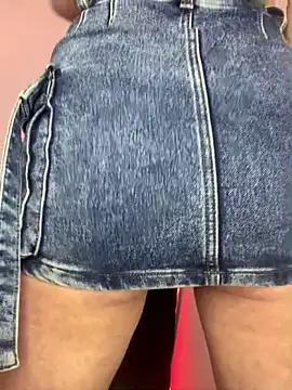 Snapshot of Isabella_21x chatting on 12/18/25, 12:53 Isabella 21x online show from 12/18/25, 12:53