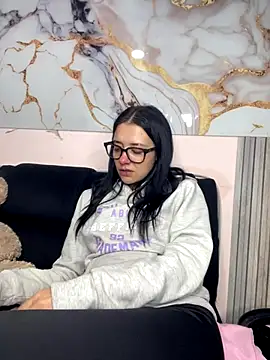 Snapshot of Isabella_21x chatting on 11/07/25, 12:42 Isabella 21x online show from 11/07/25, 12:42