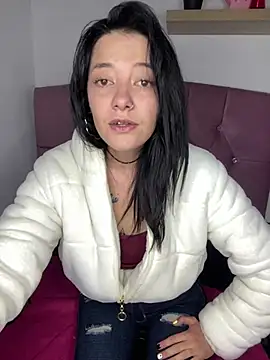 Snapshot of Isabella_21x chatting on 02/25/25, 12:38 Isabella 21x online show from 02/25/25, 12:38