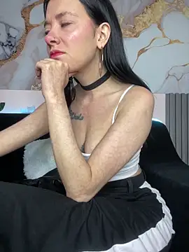 Snapshot of Isabella_21x chatting on 10/13/25, 12:29 Isabella 21x online show from 10/13/25, 12:29