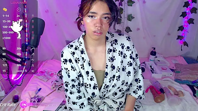 Snapshot of sophie_north chatting on 03/08/25, 04:39 sophie north online show from 03/08/25, 04:39
