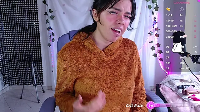 Snapshot of sophie_north chatting on 09/10/25, 02:38 sophie north online show from 09/10/25, 02:38