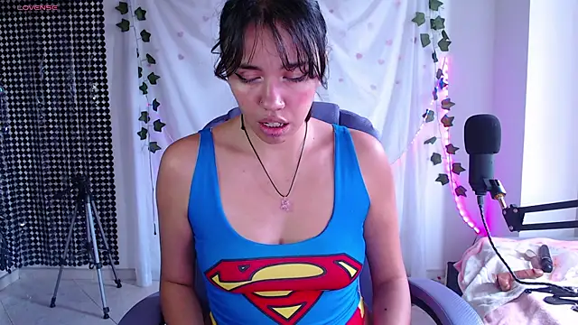 Snapshot of sophie_north chatting on 09/15/25, 03:23 sophie north online show from 09/15/25, 03:23
