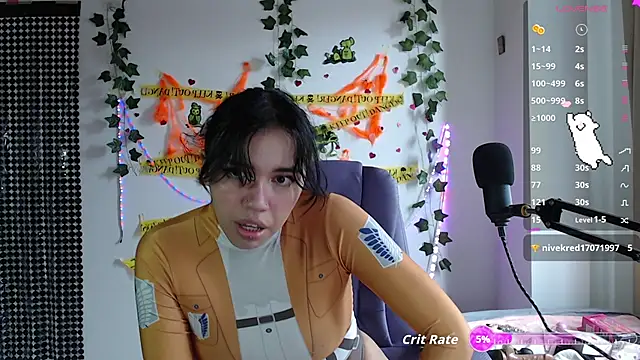 Snapshot of sophie_north chatting on 10/19/25, 07:16 sophie north online show from 10/19/25, 07:16